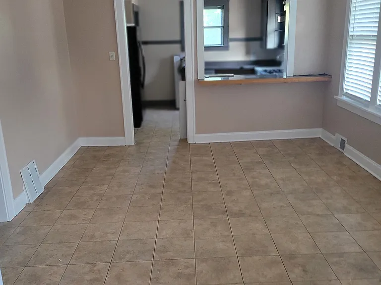 135 S Elmwood Ave — Photo 12