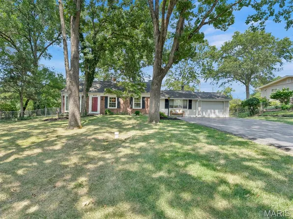 932 Crestland Dr, Ballwin, MO 63011