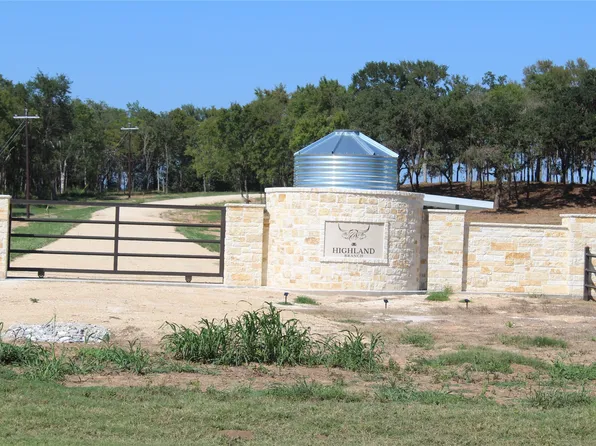 165 Highland Dr, Cameron, TX 76520