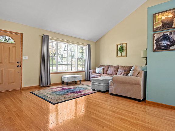 5th image of 6N114 Oakwood Dr