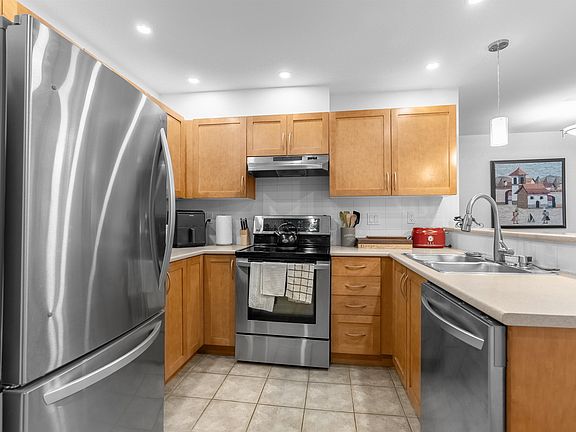 5th image of 333 E 1st St #302