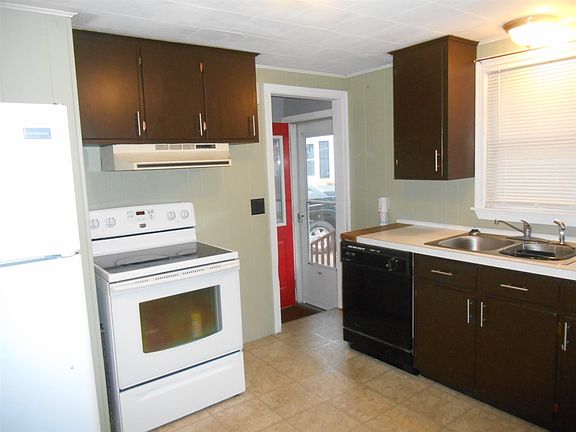 3rd image of 183 Jefferson Ave