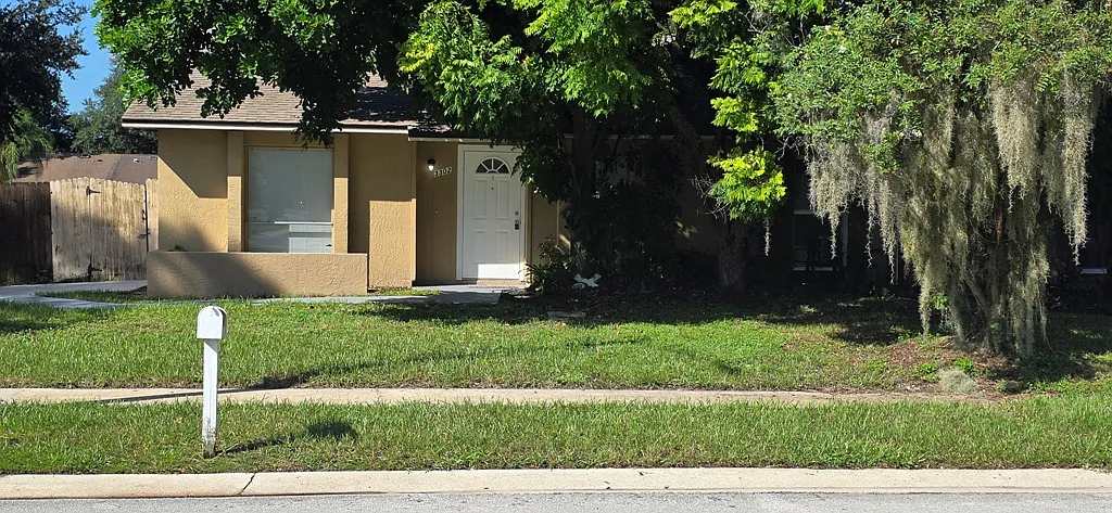 3 bed, 1197 sqft, $1,900 — Photo 1