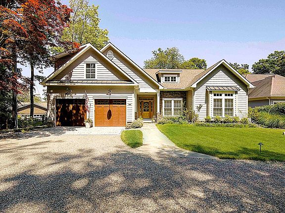 2nd image of 788 N Holly Dr