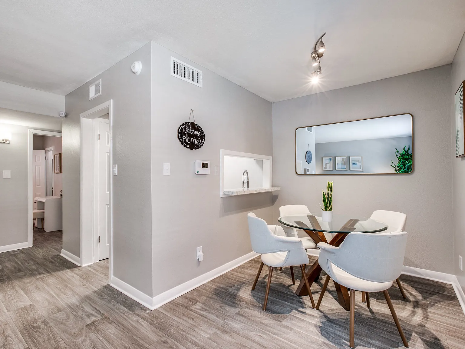 Bellaire Oaks Apartments — Photo 4