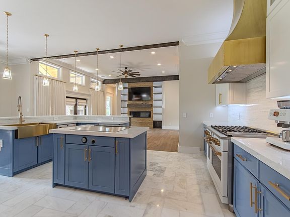 3rd image of 325 Wilkes Manor Way