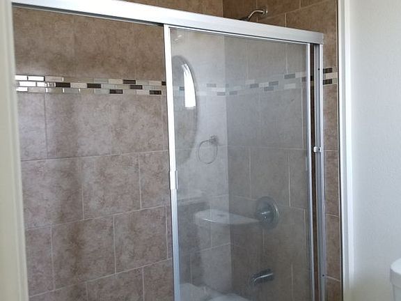 2nd image of 850 W 79th St