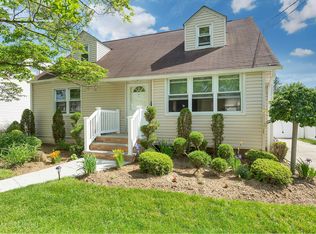 110 Berry St, Valley Stream, NY 11580