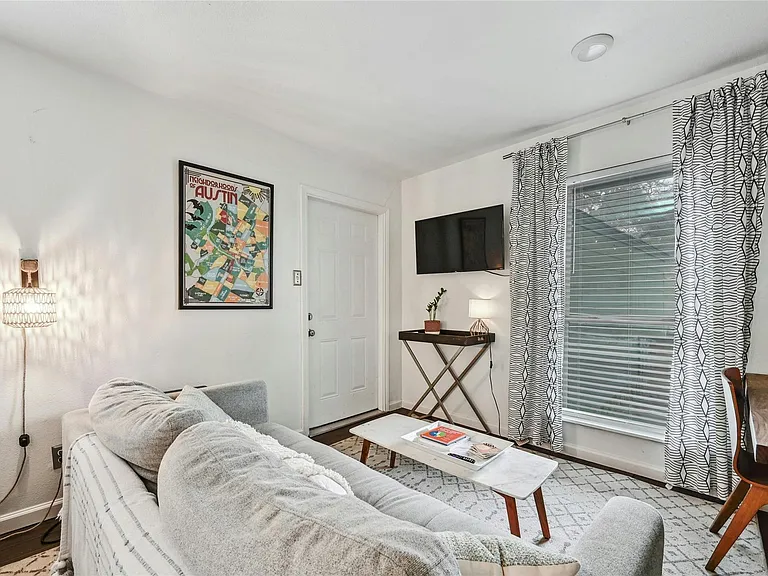 1103 Kenwood Ave #B — Photo 5