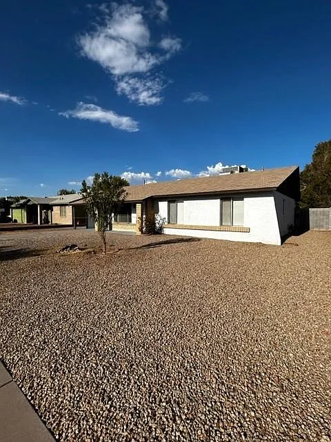 Front of house - 5509 S Palm Dr