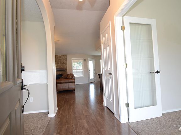4th image of 7589 Edgebrook Dr