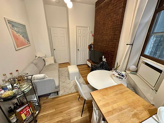 3rd image of 224 E 21st St APT 2F
