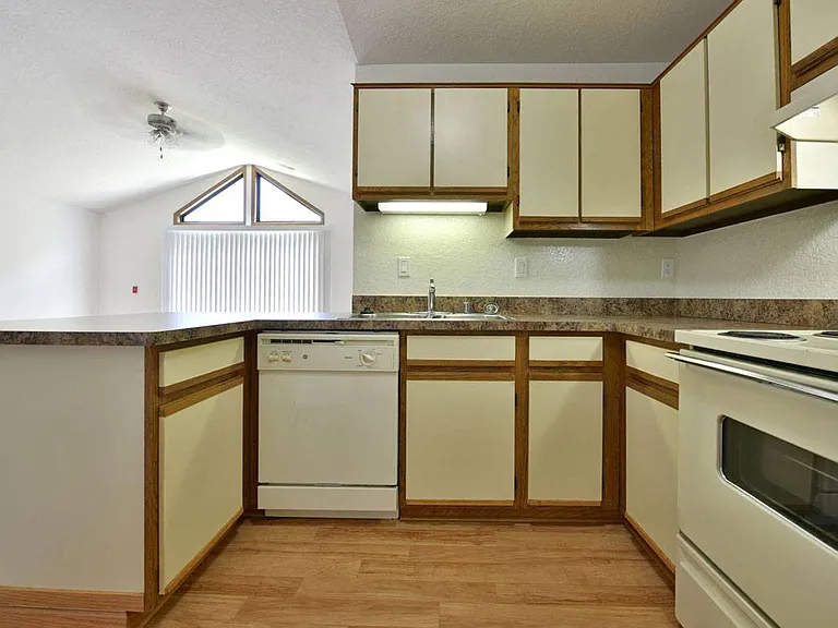 Tanglewood Apartments — Photo 29