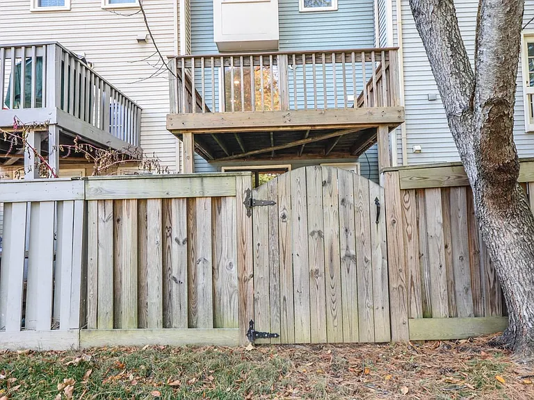 8711 Ravenglass Way — Photo 33