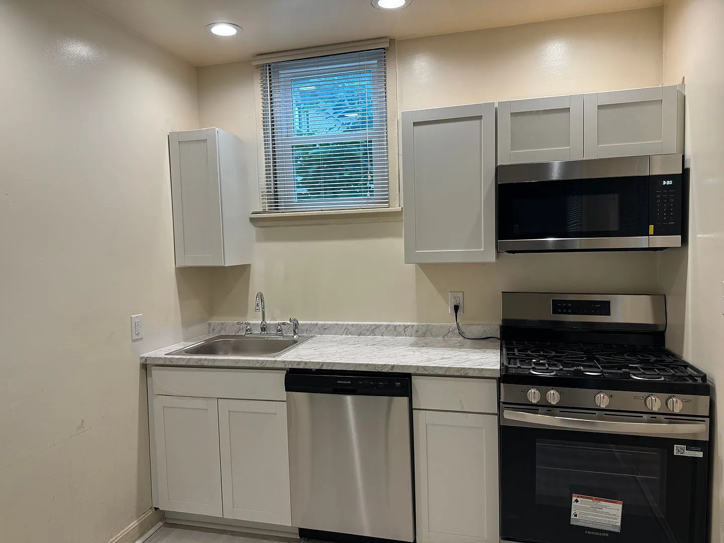 3943 Elsmere Ave — Photo 3