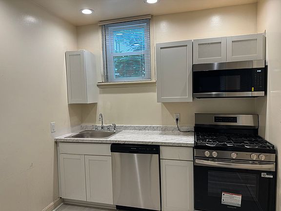 3rd image of 3943 Elsmere Ave #1R