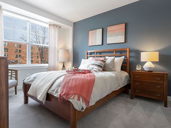 4th image of 1940 Washington St #309