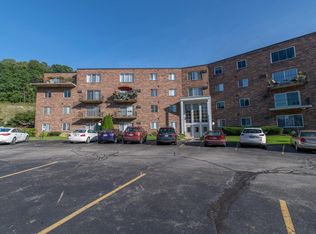 355 Solon Rd APT 104, Chagrin Falls, OH 44022