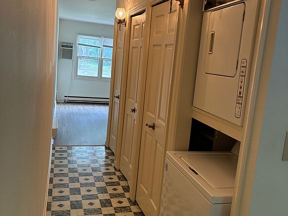 2nd image of 526 W Simpson St