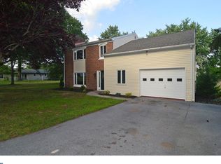 411 Glenwood Dr, Douglassville, PA 19518