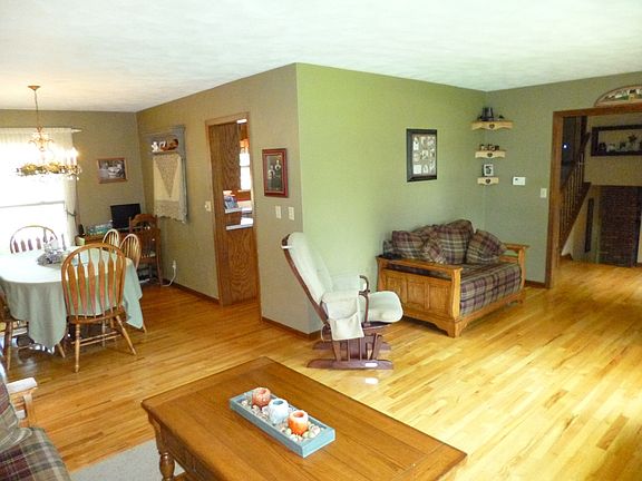 4th image of 10 Mary Lane Ct