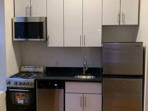 2nd image of 234 E 50th St #D