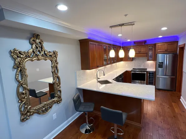 136 S 8th St #3, Philadelphia, PA 19107