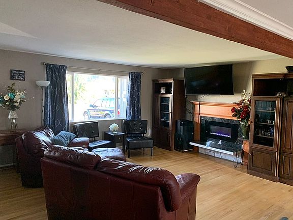 3rd image of 5308 89th St NE