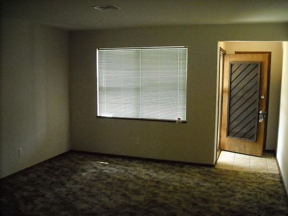 5th image of 107 NE 10th St