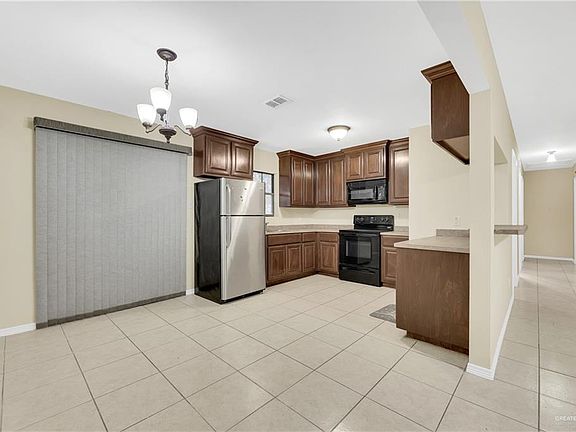 5th image of 614 Delia Dr