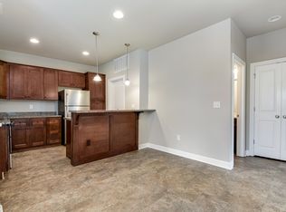15976 S Skyview Ln, Olathe, KS 66062