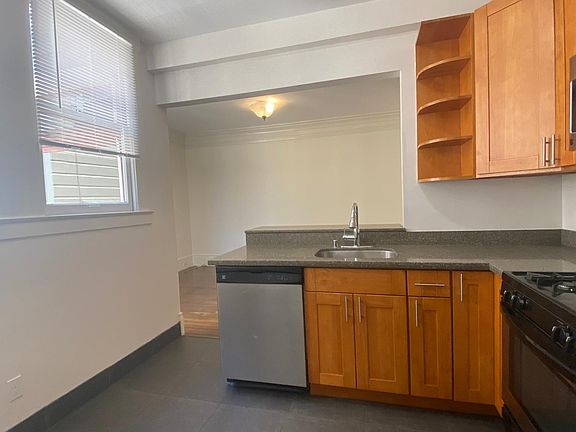 4th image of 1840 Franklin St APT 5