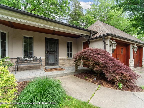 5th image of 2 Locust Ln