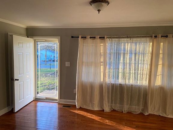 2nd image of 211 Fairacres Dr