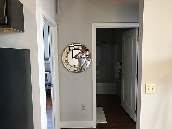 4th image of 105 N River St