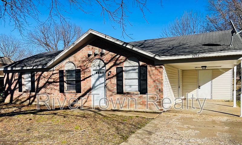 1st image of 2853 Briarwood Dr