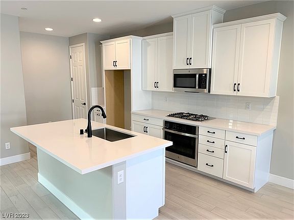 5th image of 688 Cottonwood Hill Pl