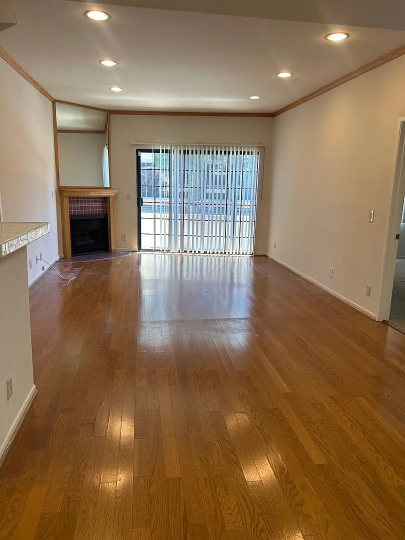 Sepulveda Apts 137 — Photo 2