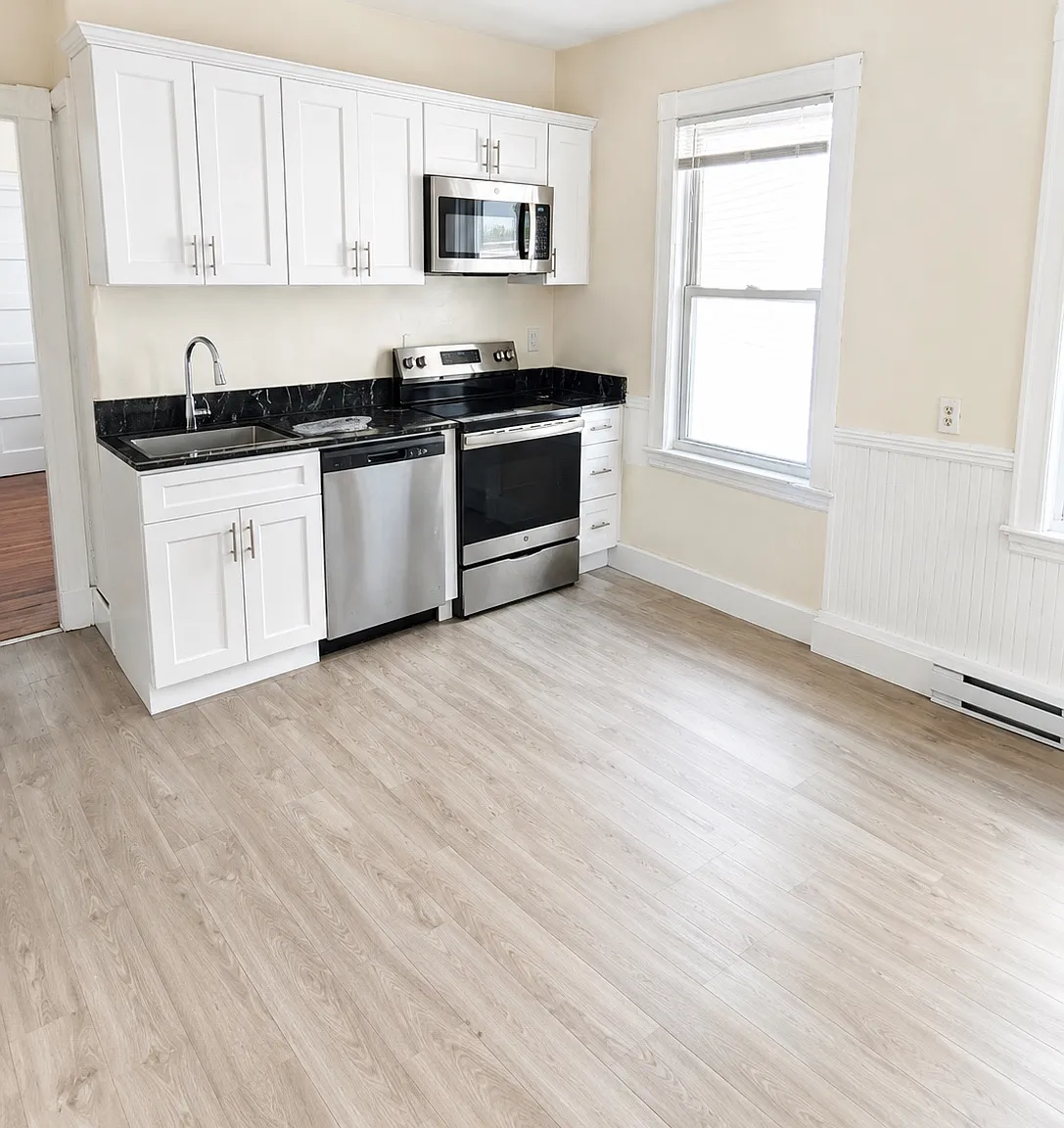 4 bed, 1600 sqft, $4,200 — Photo 1