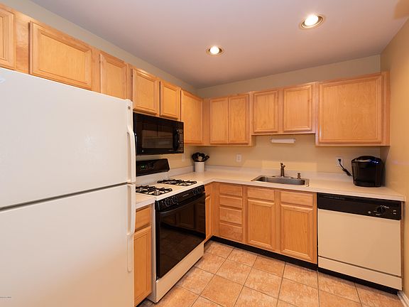 2nd image of 232 Wedgewood Cir