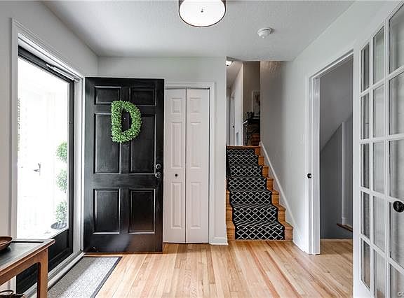 3rd image of 2324 Schenley Dr