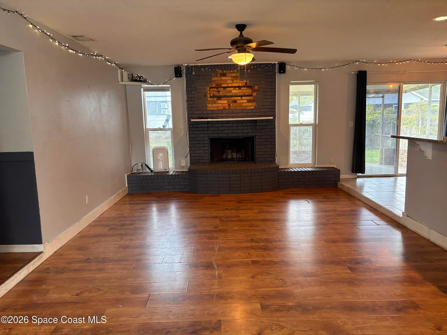 3 bed, 2.0 bath, 1391 sqft, $2,000 — Photo 2