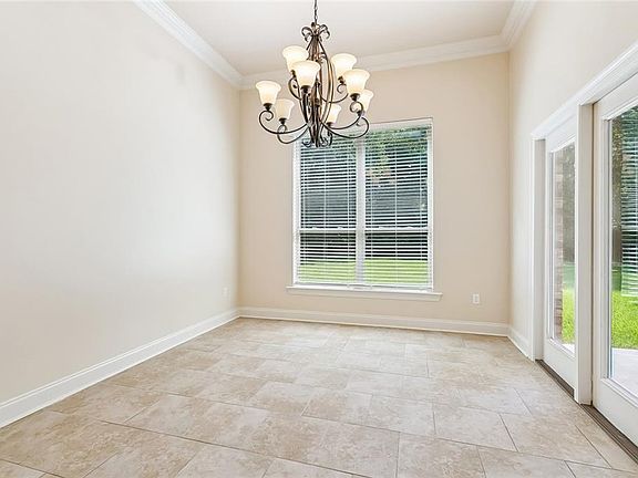 5th image of 592 English Oak Dr