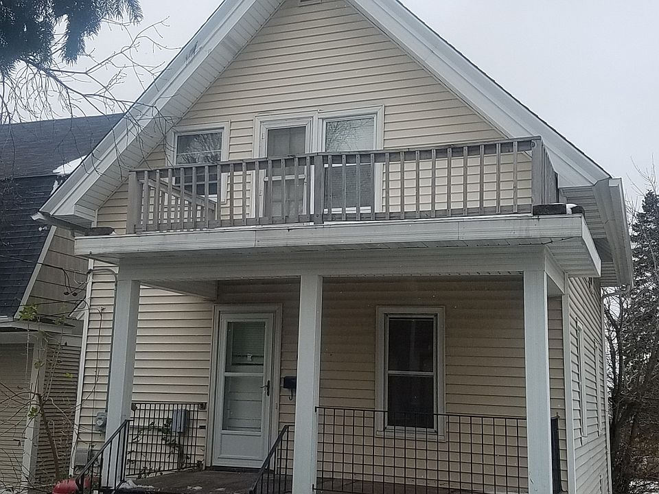 2nd image of 728 N 18th Ave E