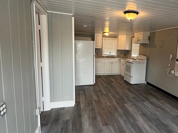 3rd image of 246 NE Trinity Pl #101