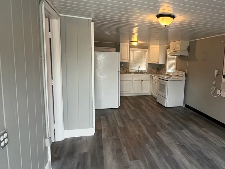 246 NE Trinity Pl #101 — Photo 3