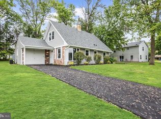 17 Burgess Ln, Willingboro, NJ 08046