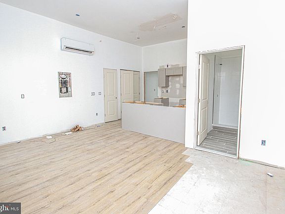 5th image of 3945 Lancaster Ave #3A