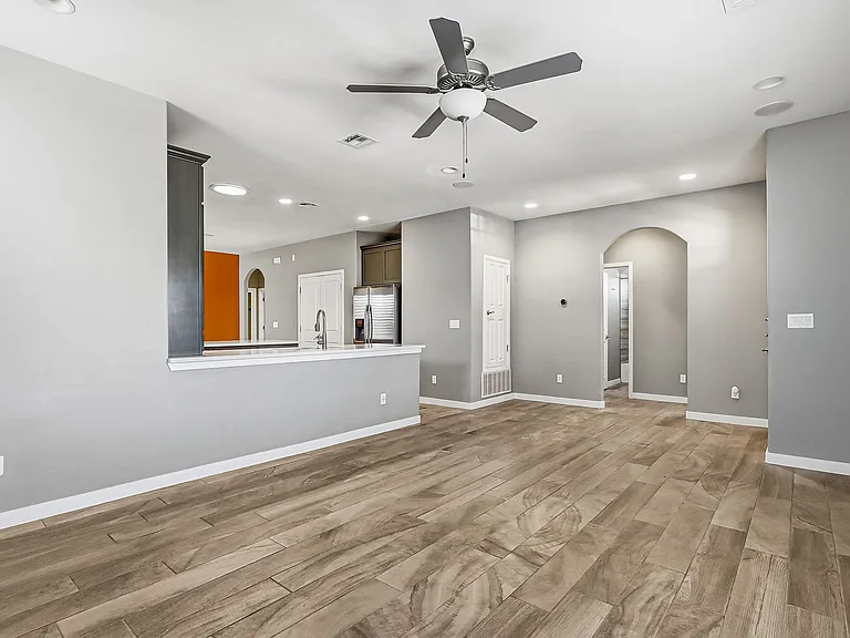 2025 William Caples St — Photo 2