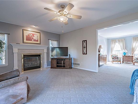 5th image of 53 Clairmont Ave